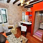 Apartamento Charming Stone In The Heart Of
