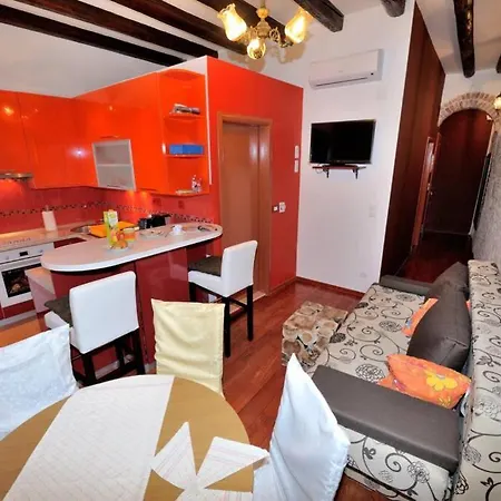 Charming Stone In The Heart Of Apartman Split
