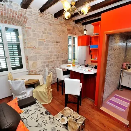 Apartamento Charming Stone In The Heart Of